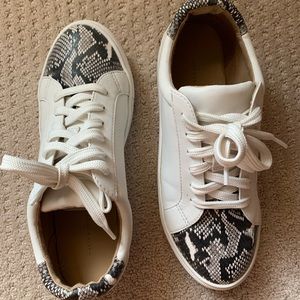 Snake skin sneaker. Size 7. Never worn!
